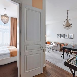 6 Rooms